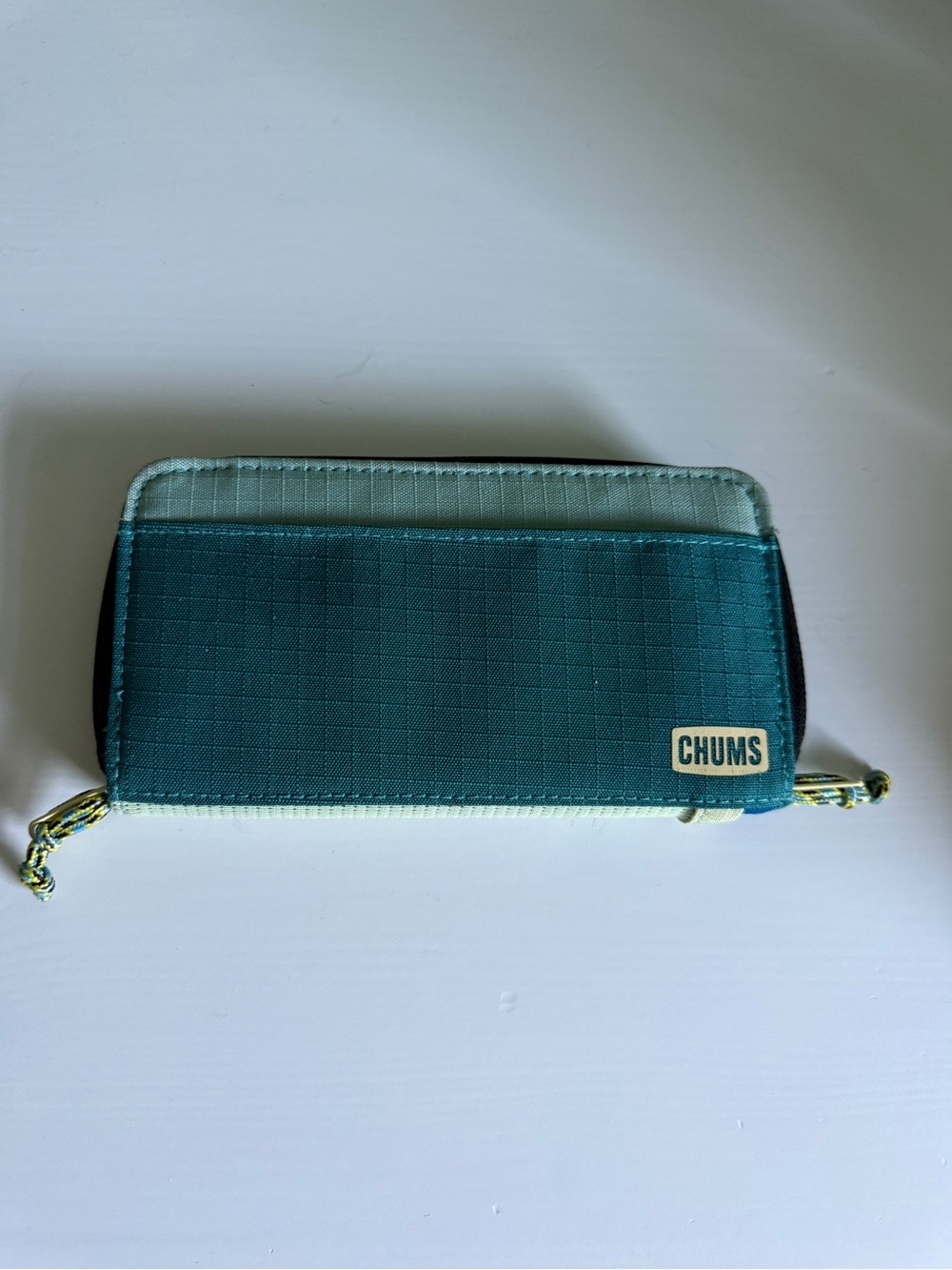 Chums zippable wallet